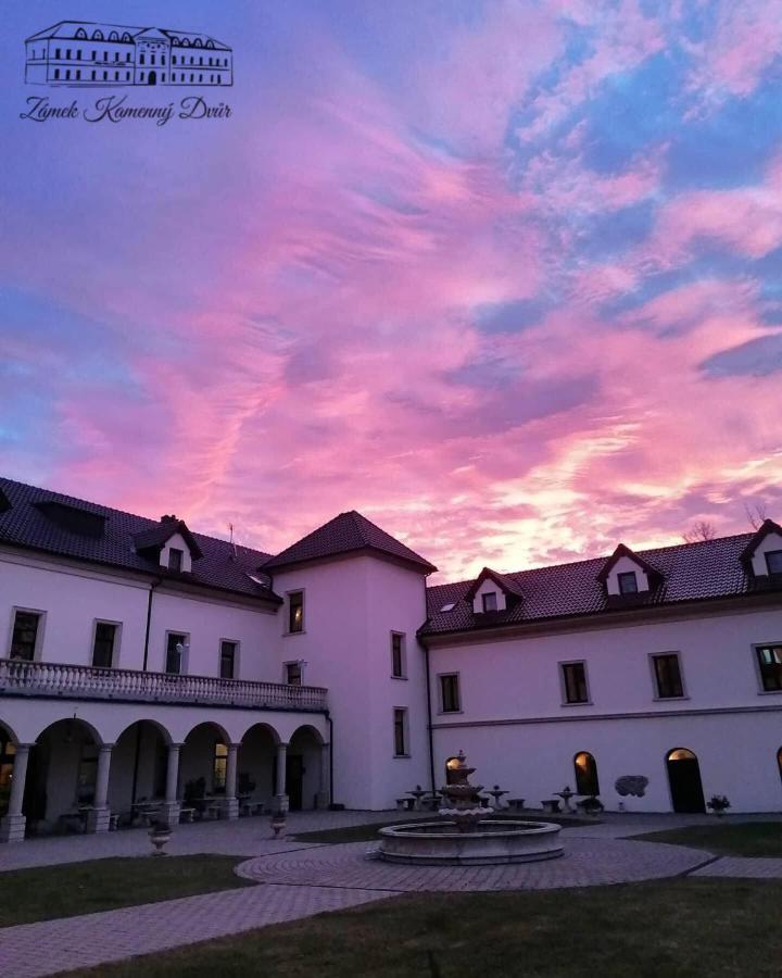 Zamek Kamenny Dvur Hotel Kynsperk nad Ohri Екстериор снимка